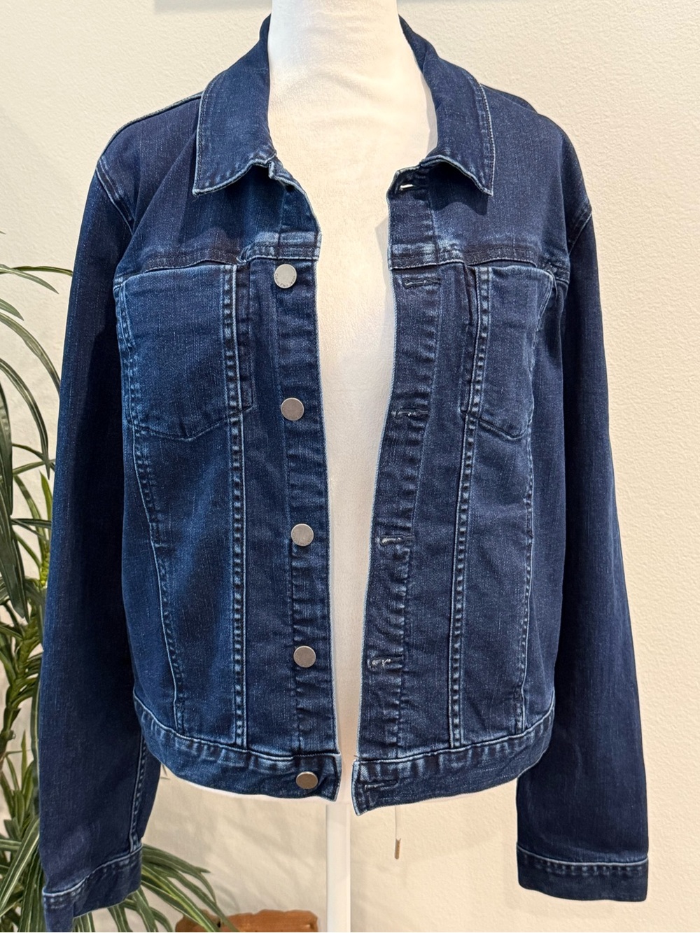 Calvin Klein Classic Denim Trucker Jacket Dark Wash Comfortable Stretch XL